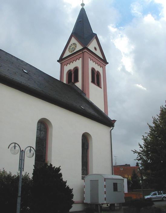 Kirche St. Stephanus on Ober-Wöllerstadt.